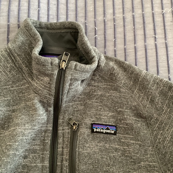 Patagonia Gray Lightweight Shirt Jacket Athletic-Inspired Design - Picture 2 of 5